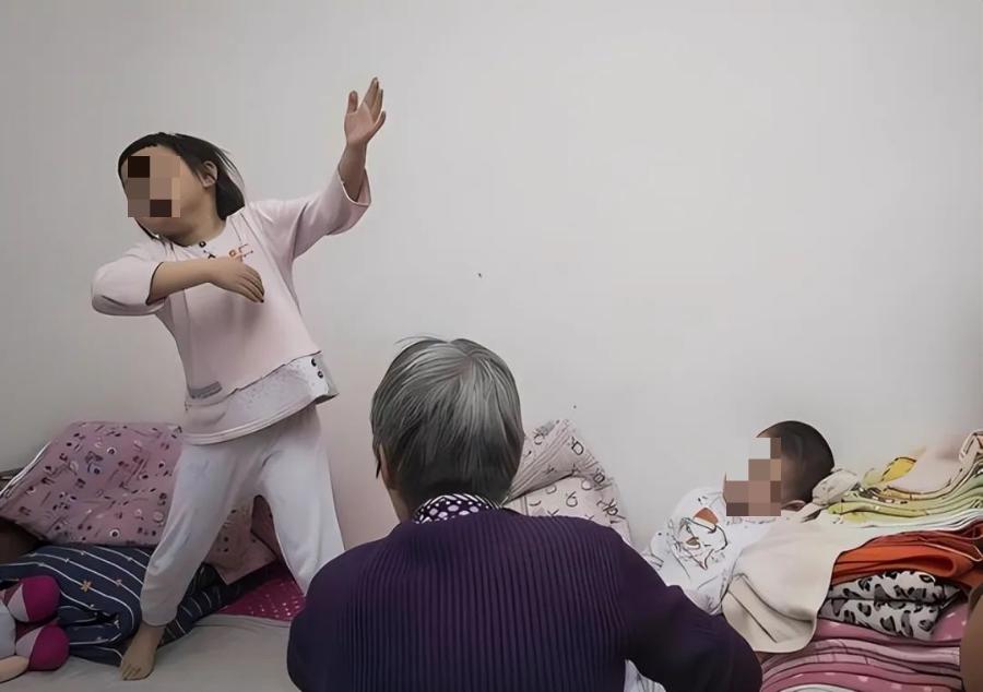 2010年失独60岁的母亲生下双胞胎,失独母亲60岁生双胞胎如今怎样