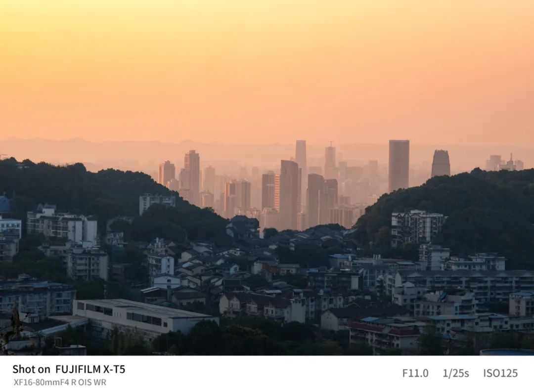 富士x-t5等四款相机迎来固件升级,富士x-t5对比富士gfx100s