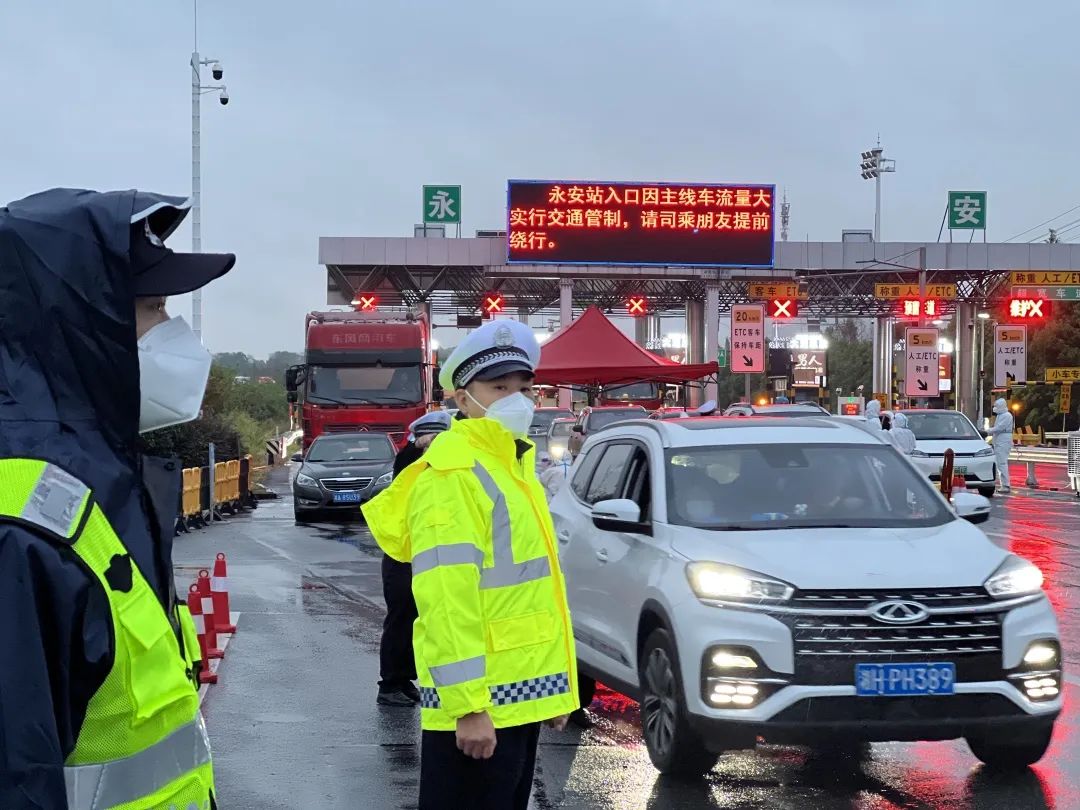 疫情在前!在长沙,有一种守护叫“警察蓝”