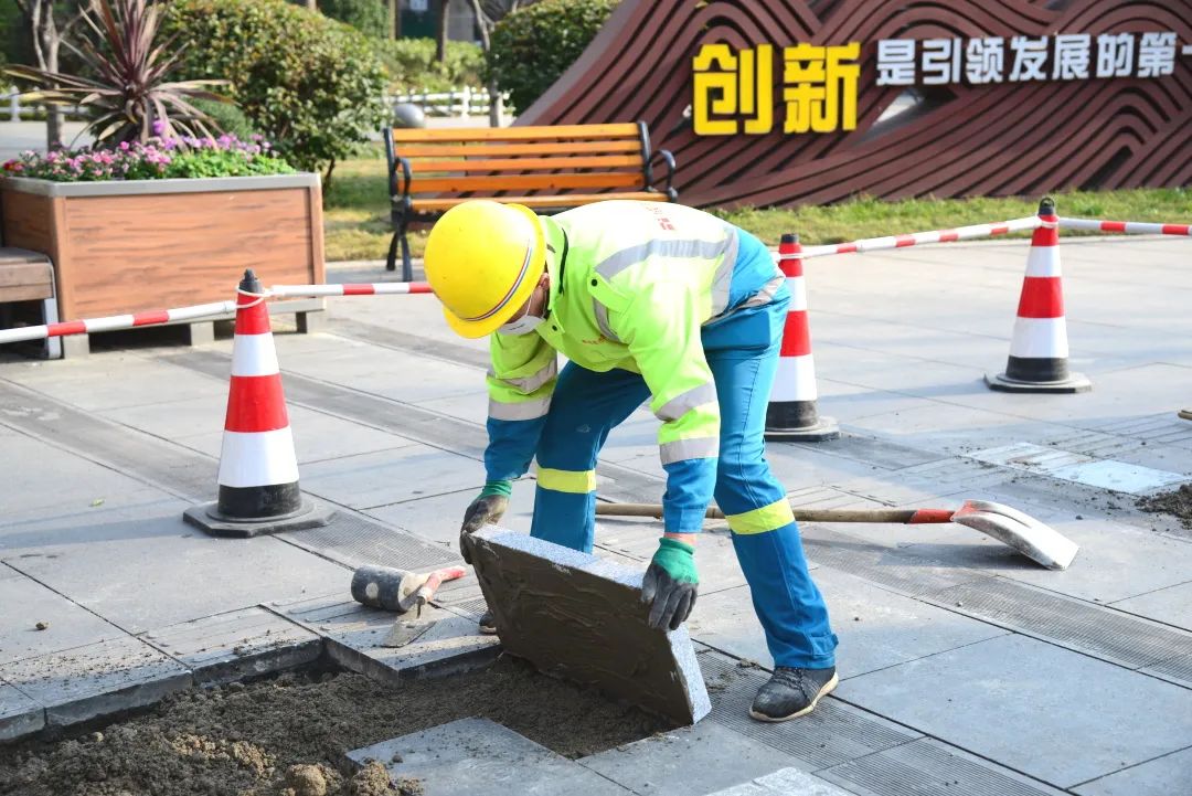 春节我在岗交警坚守岗位不打烊,春节我在岗守护平安不打烊图片