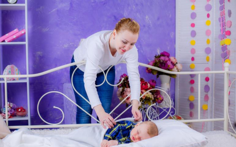 戒奶宝宝半夜醒来用不用喂奶粉,戒奶后宝宝半夜还是醒来哭