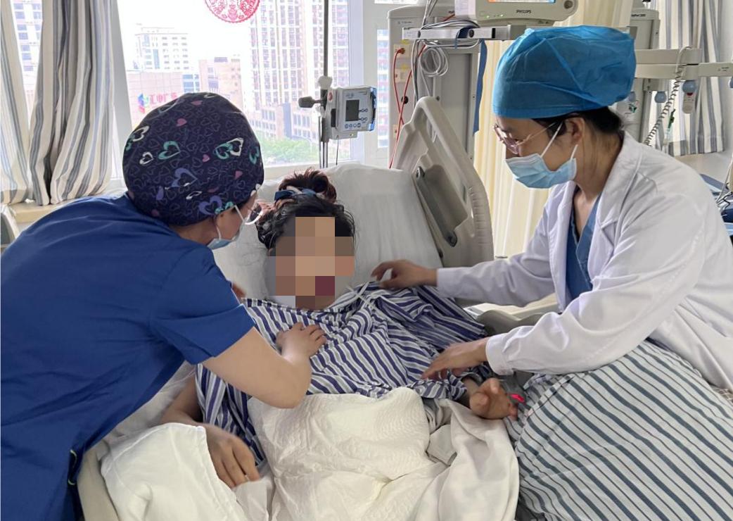 产妇大出血近8000医护抢救7小时,产妇大出血医护营救力保母子平安