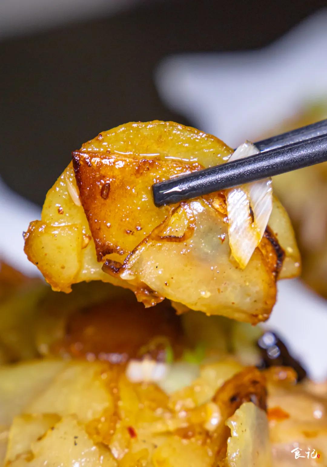 40m²的小店,厨房就占一半!建昌家属院旁的这家馆子开了23年