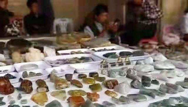 男子挖到巨型夜明珠,男子挖出价值22亿夜明珠