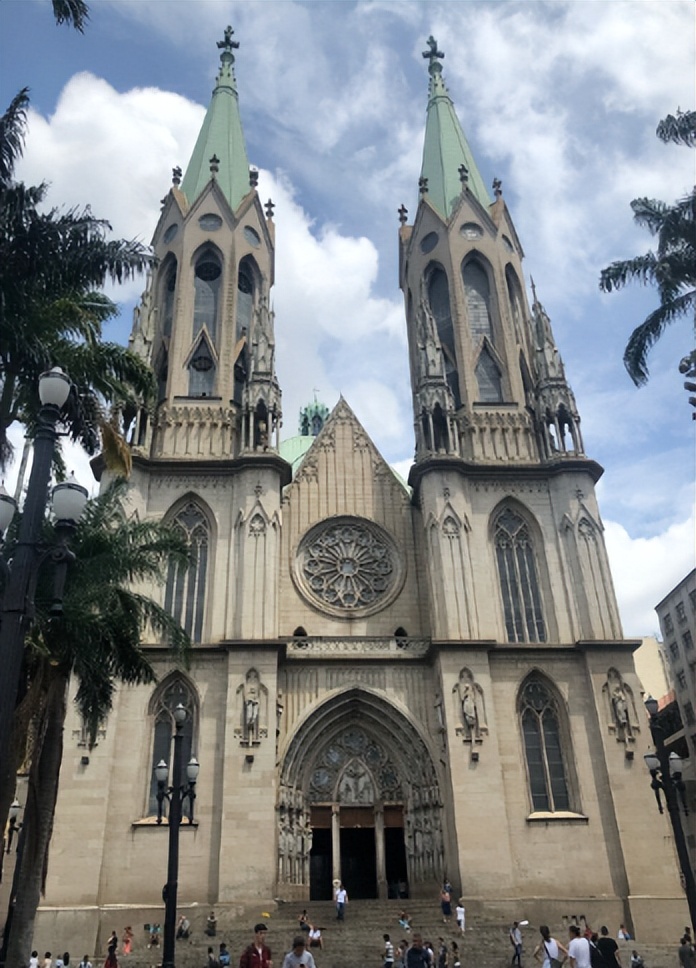 圣保罗真实历史,圣保罗大教堂历史背景100到200字