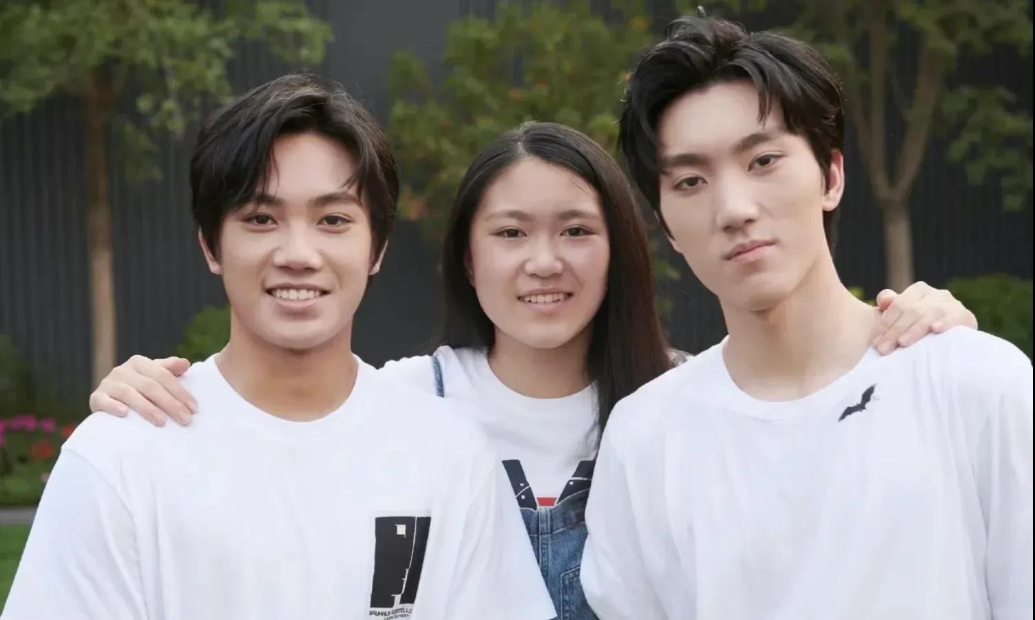 张艺谋毕业典礼,张艺谋参加长子毕业礼