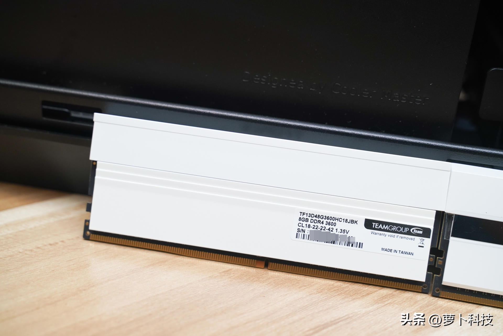 十铨梦境是内存条颜值天花板吗 (十铨梦境16gb电竞马甲灯条评测)