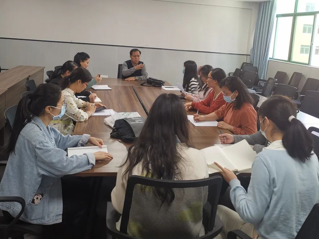 广州华立学院礼仪,广州华立学院外国语学院怎样