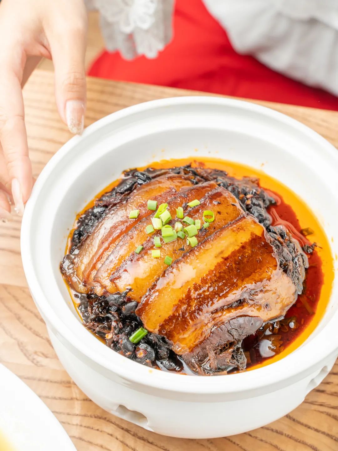 称霸江湖菜23年的“排队神话”又开新店！不讲故事只讲味道