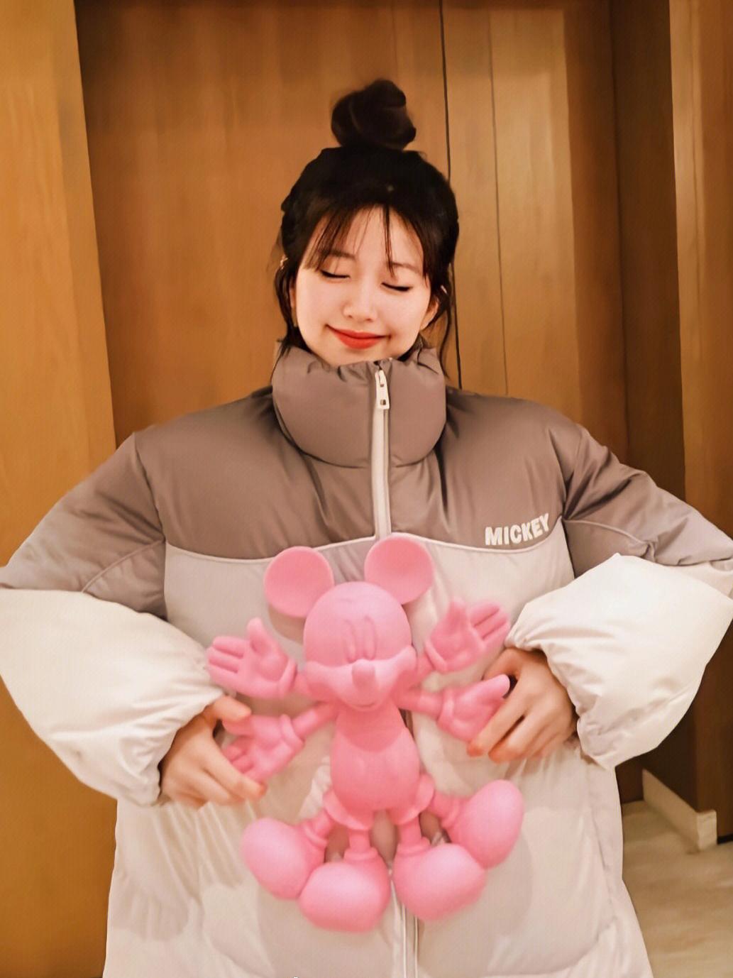 别再披头散发了教你一招秒变女神,今年别再披头散发了三款减龄发型