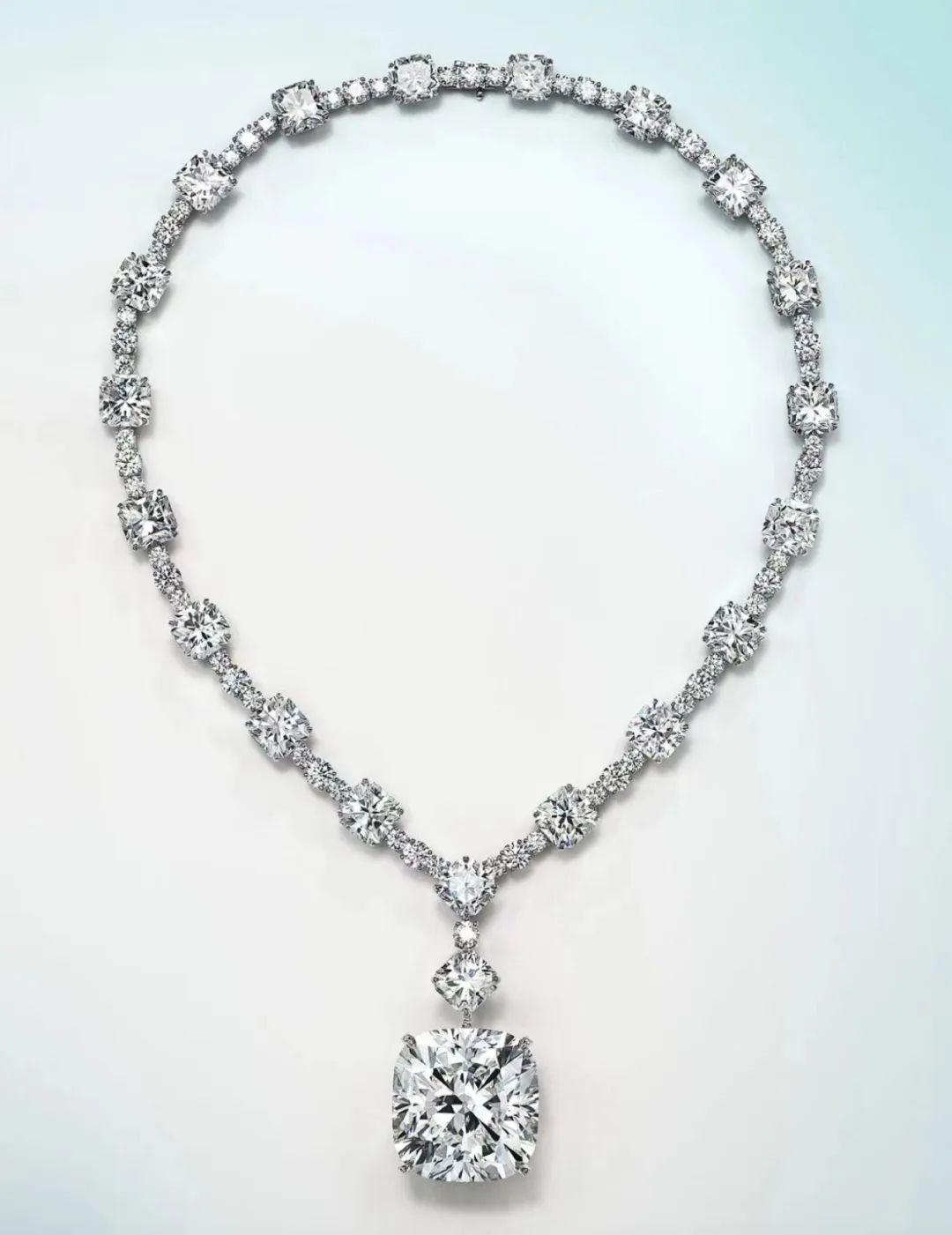 传奇钻石竟然扎堆儿这场“时尚奥斯卡”?这红毯也太贵啦!