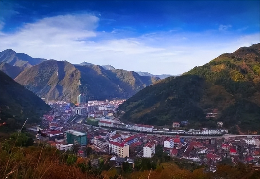 工人挖土挖出24具尸体,1985陕西特大杀人案