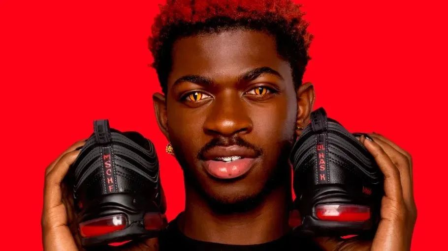 巴黎世家设计款穿搭,巴黎世家离谱鞋子设计