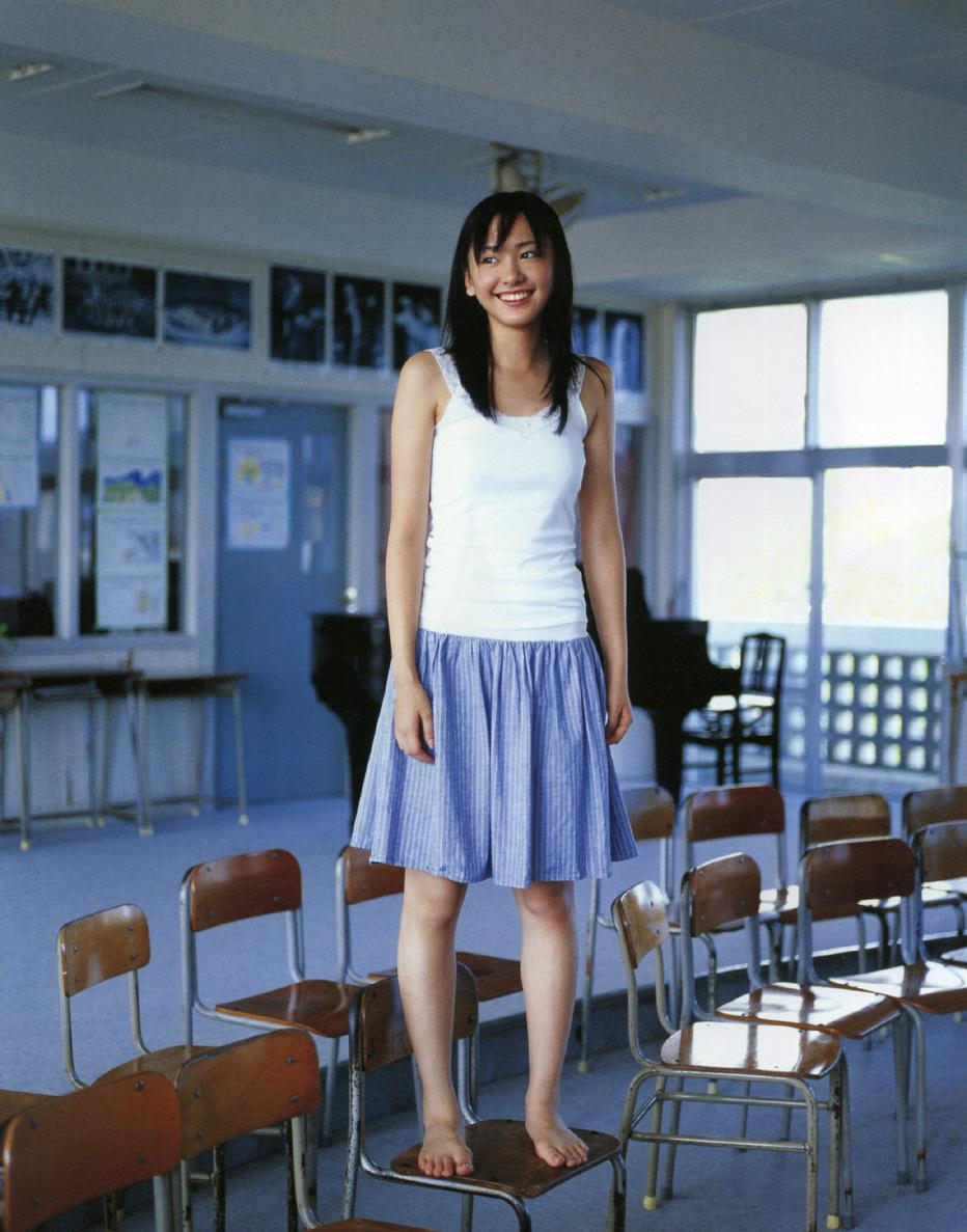 夹着腿走路的日本女生，在日本到底有多受欢迎？