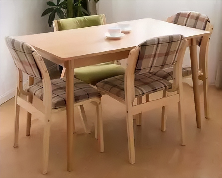 饭桌是圆的好还是长方形好,饭桌是圆桌好还是方桌好