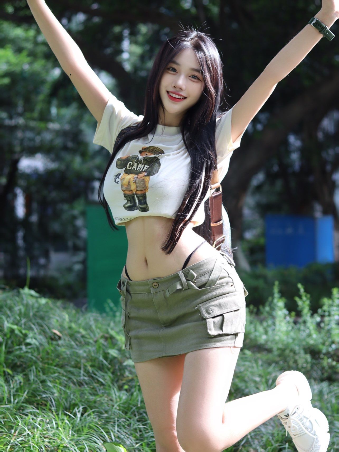 每个男孩子都应该有一个女朋友，如果你没有，那我就是