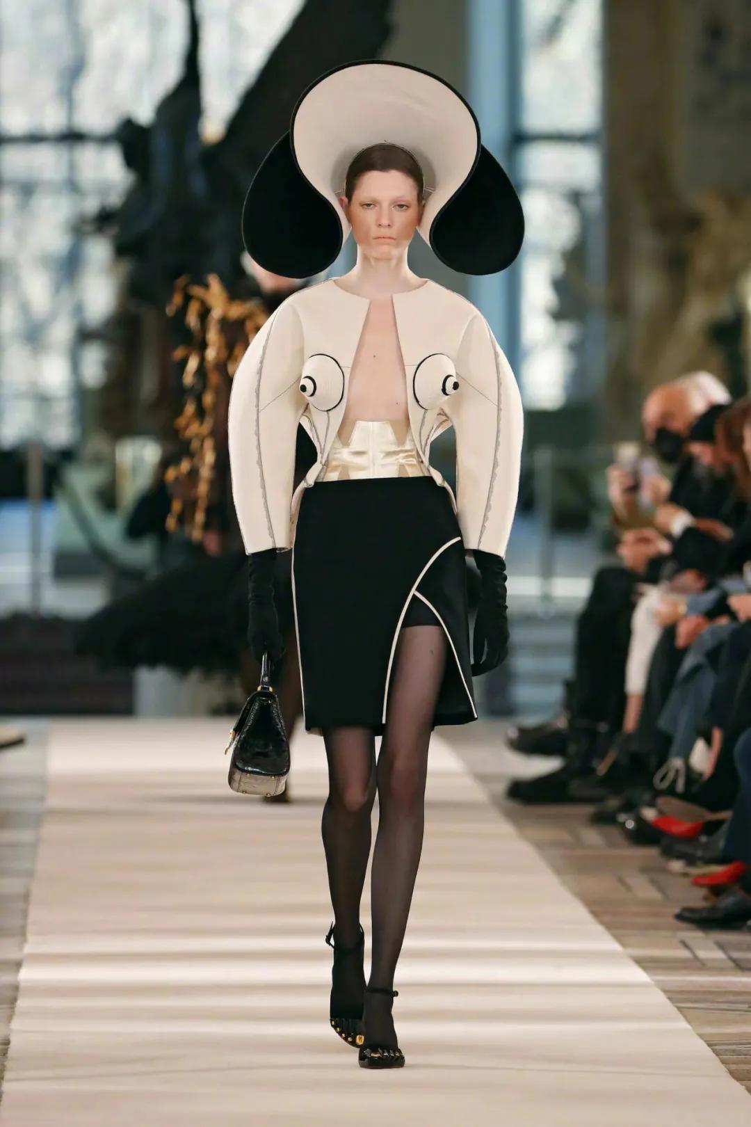 露后跟高跟运动鞋,不露脚高跟运动鞋