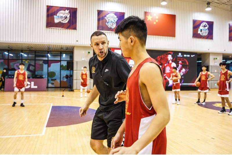 易建联五一奖章,劳动模范易建联