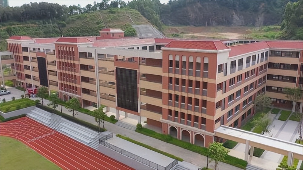 江华小学群华校区,蓬江区江华群华小学好吗