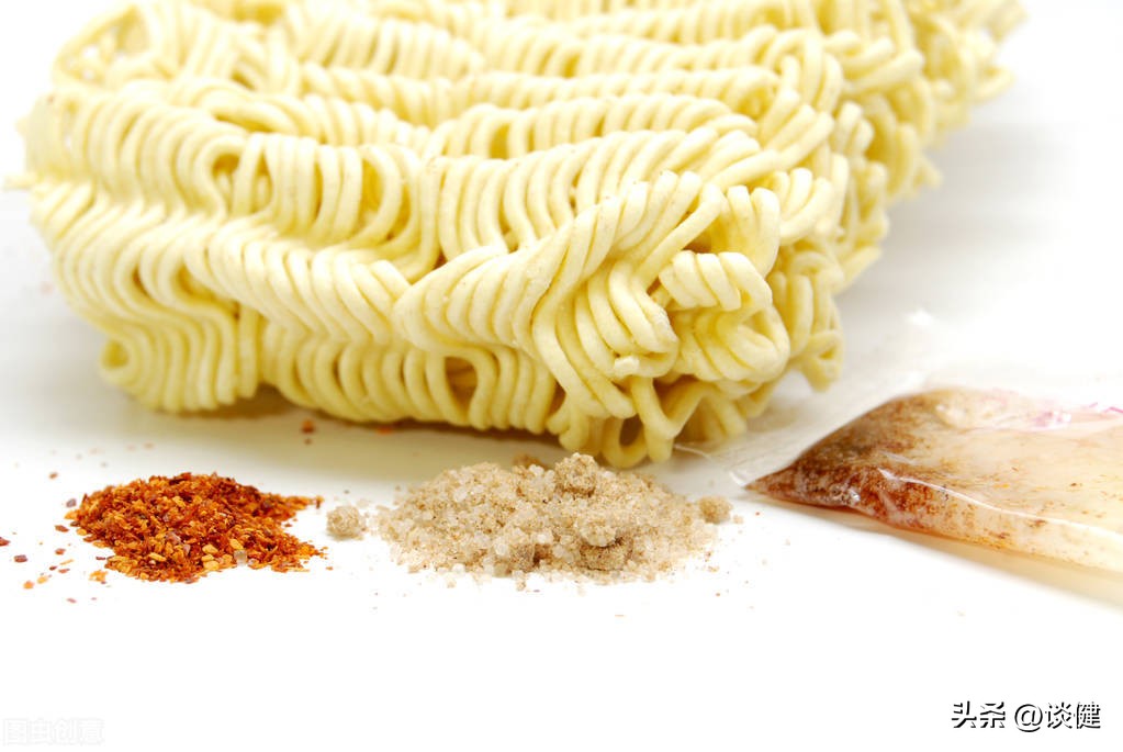 吃泡面的真正危害是什么,长期吃泡面会有什么害处呢