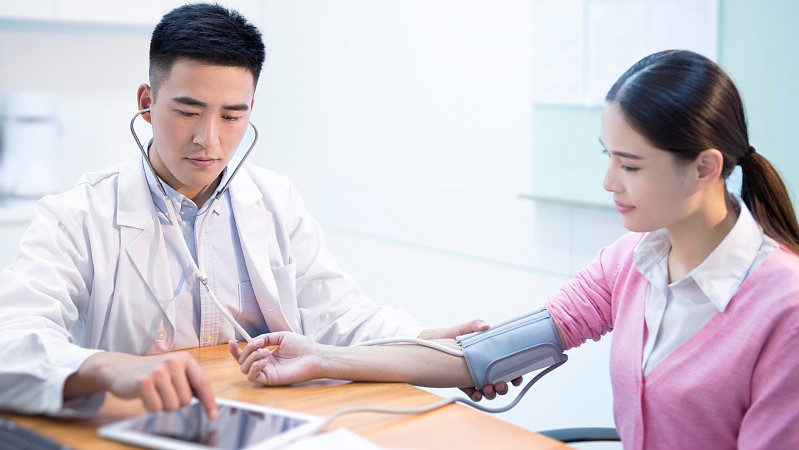 女性洗澡不注意，容易得妇科病？别害羞，洗澡时要学会观察4处