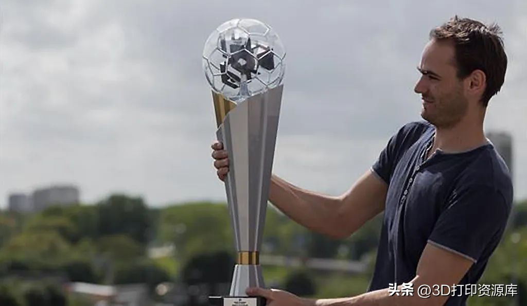 足协杯奖杯掉角,足协杯奖杯被掰坏足协做出回应