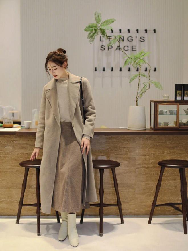 燕麦色大衣新年穿搭,燕麦色的衣服适合多大年纪的穿