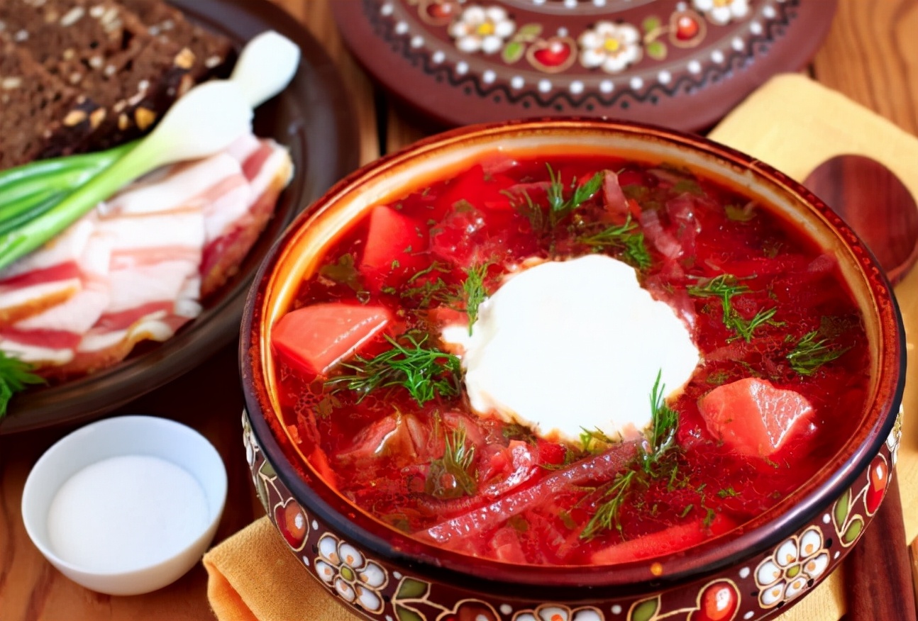 俄罗斯家庭一般吃什么,俄罗斯普通人每天的生活饮食习惯