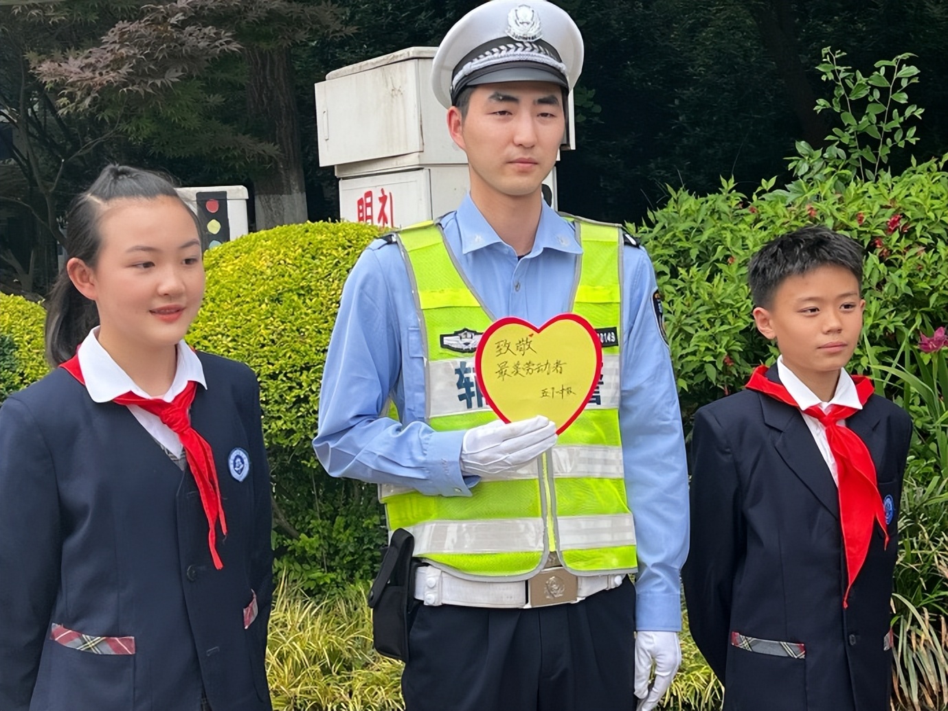 【我在岗位上】安徽合肥：“人从众”中，藏着他们的人间温柔