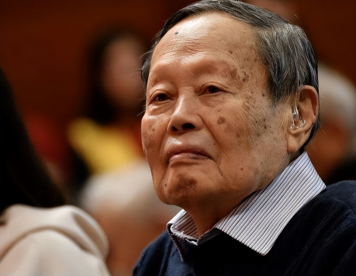 杨振宁与翁帆家庭的复杂关系,杨振宁百岁之际翁帆披露相处细节