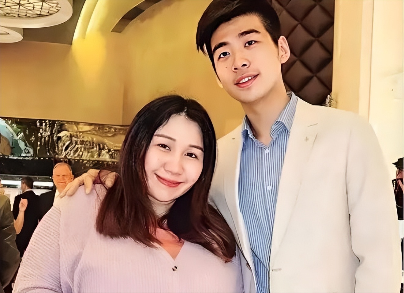 澳门千金何超盈,豪门嫁女何超盈结婚