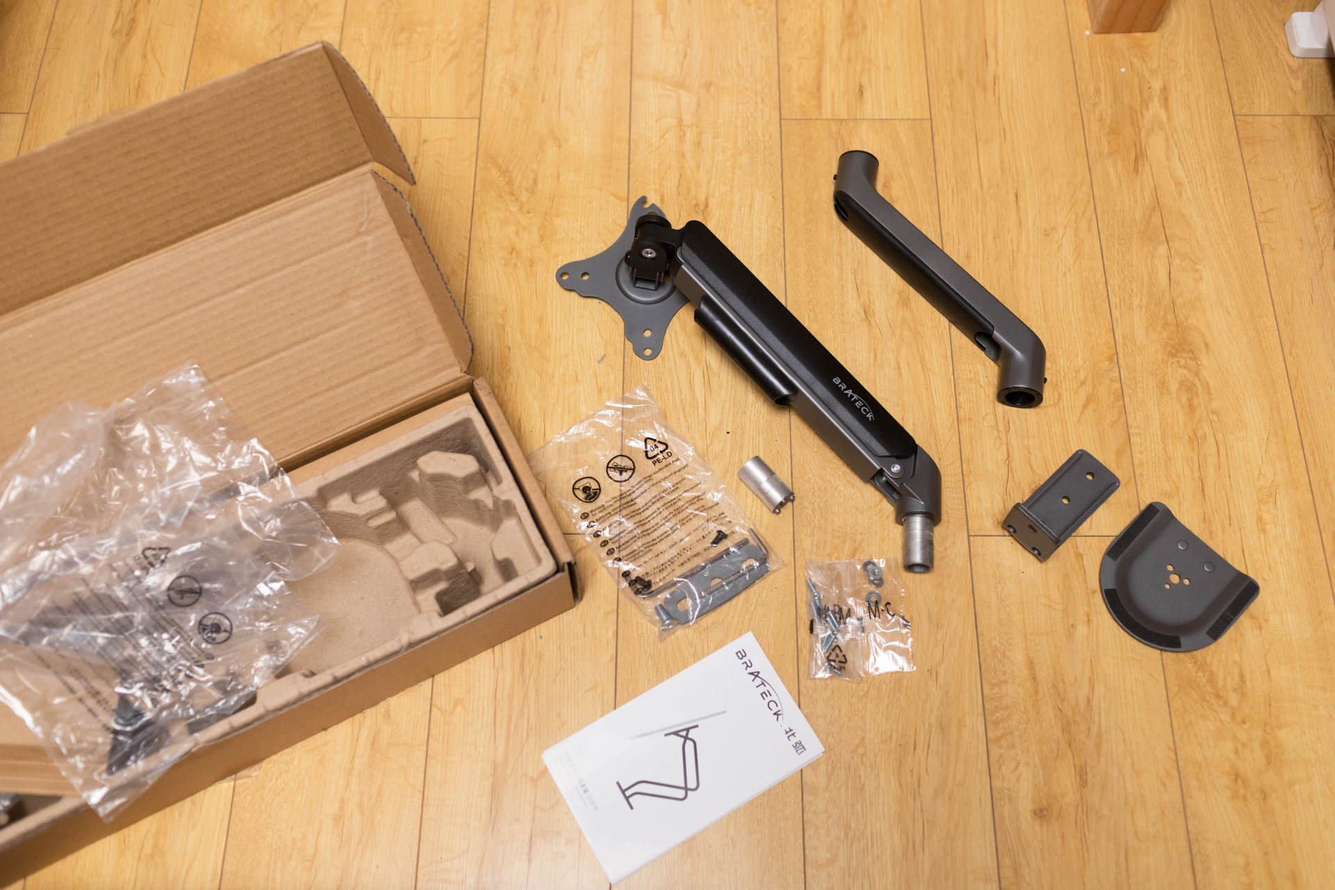 23.8英寸显示器桌面效果,桌面1.3米扩展显示器