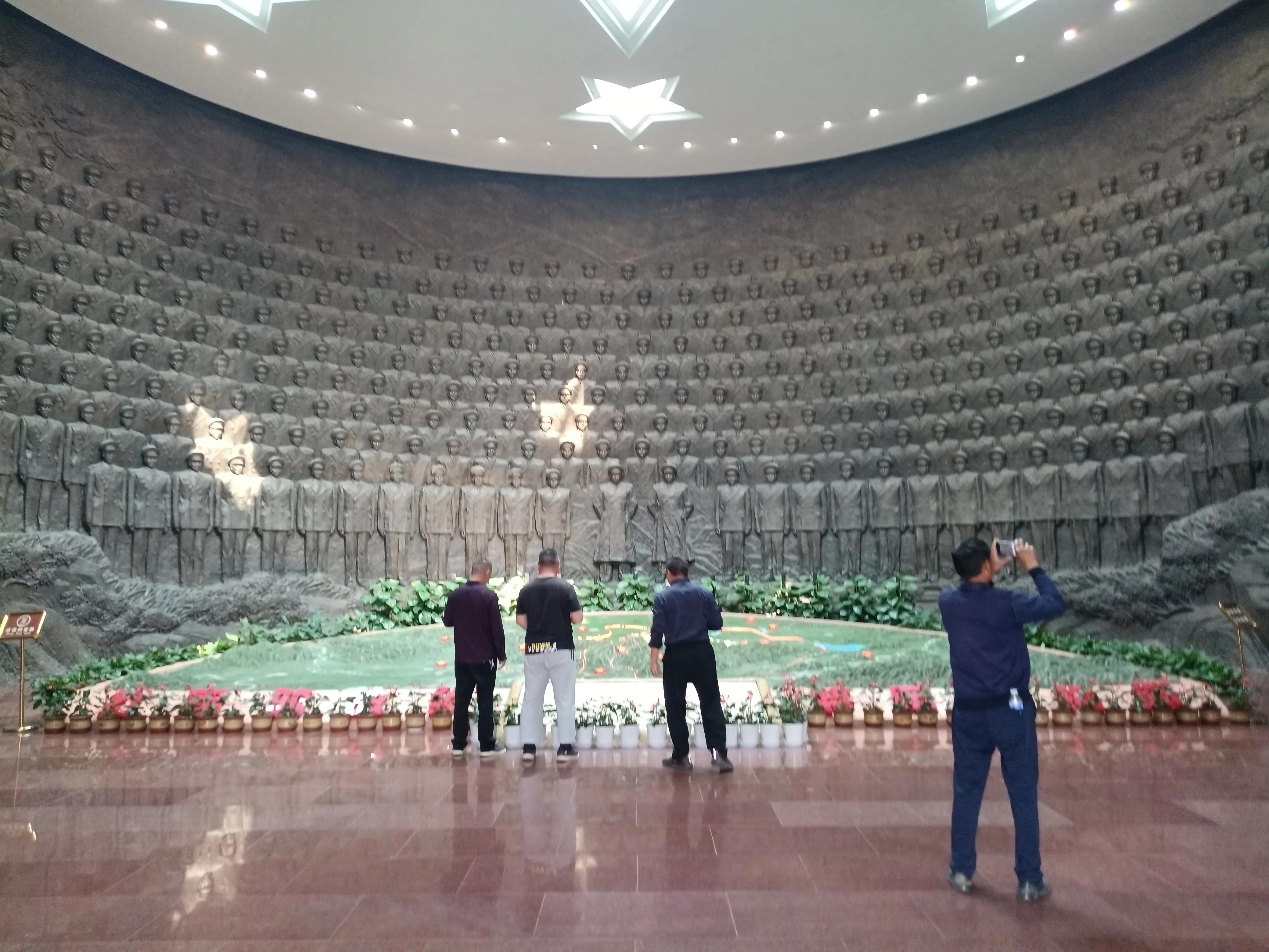 瞻仰胡氏受姓始祖公满陵墓及观光沿途景物