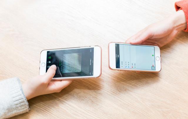 查看微信好友的朋友圈出现一条线,如果微信好友朋友圈显示一条杠