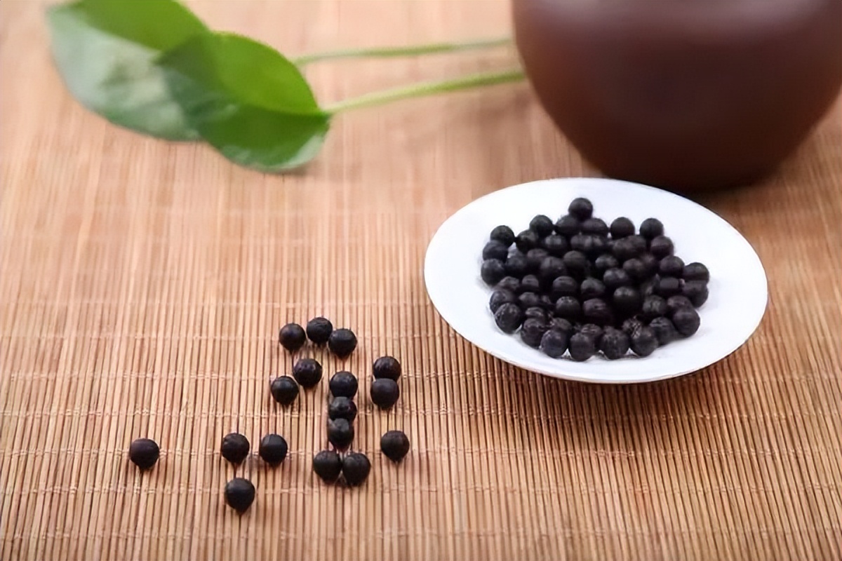 六味地黄丸只能补肾吗？医生：男性常吃，或可改善4大问题