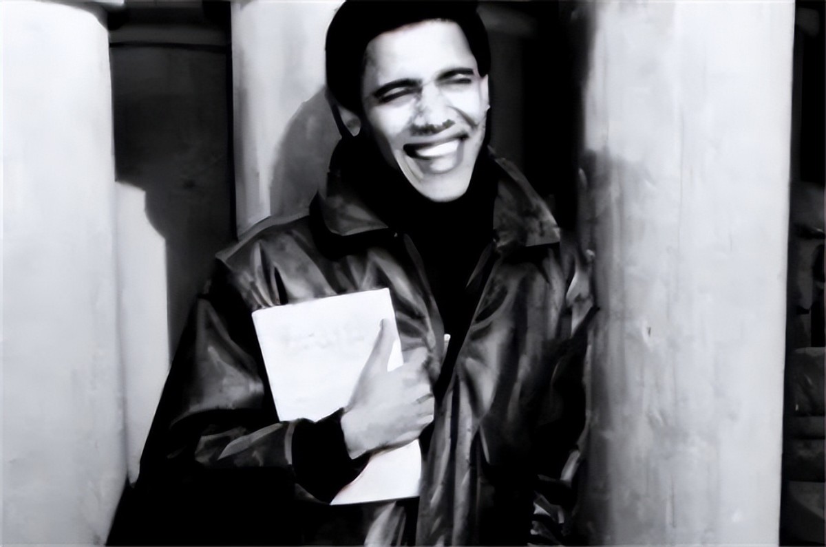 奥巴马第一次回非洲老家：帮祖母扛大米，和兄弟坐在田里喝酒