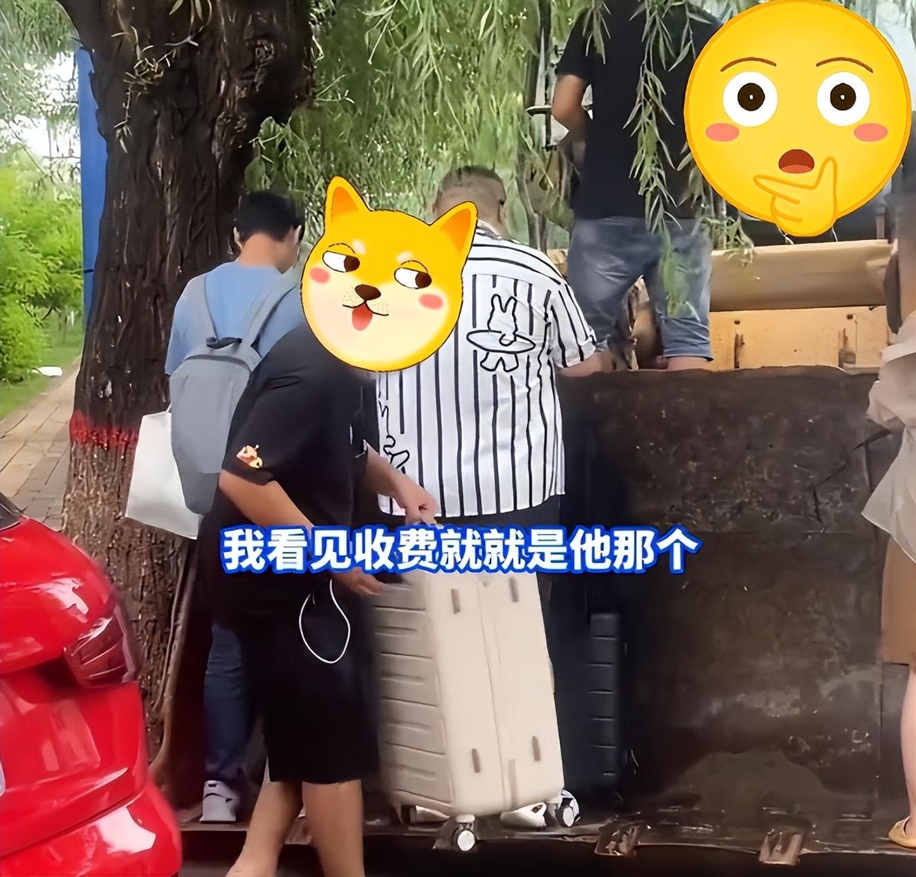 一铲车司机开车送行积水路段的行人,每人20元的收费合理吗?