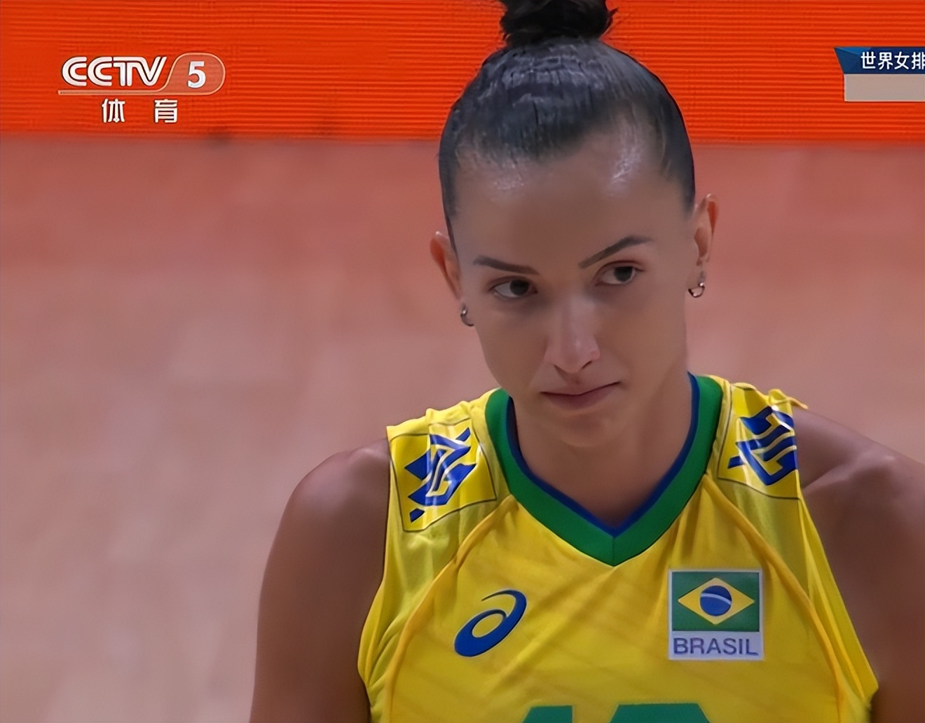 女排最新和日本比赛视频全场回放,日本女排强势扳回一局