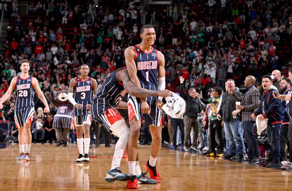 和哈登说再见，无视杰伦布朗，还要挖角湖人！最不讲理球队诞生