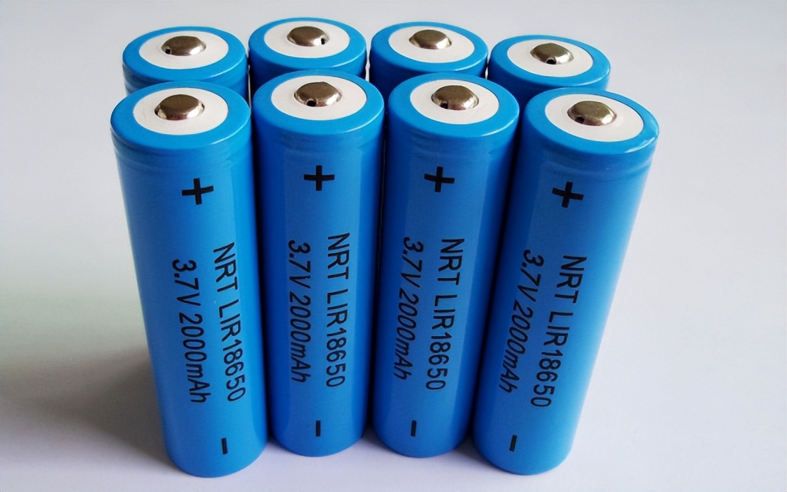 日本研发容量超8倍的新电池,到底想干嘛?中方该如何面对挑战