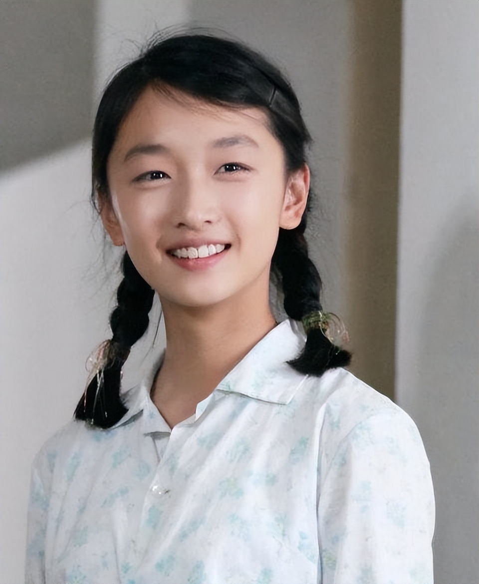 周冬雨刚出道和张艺谋采访,张艺谋周冬雨第一次见面