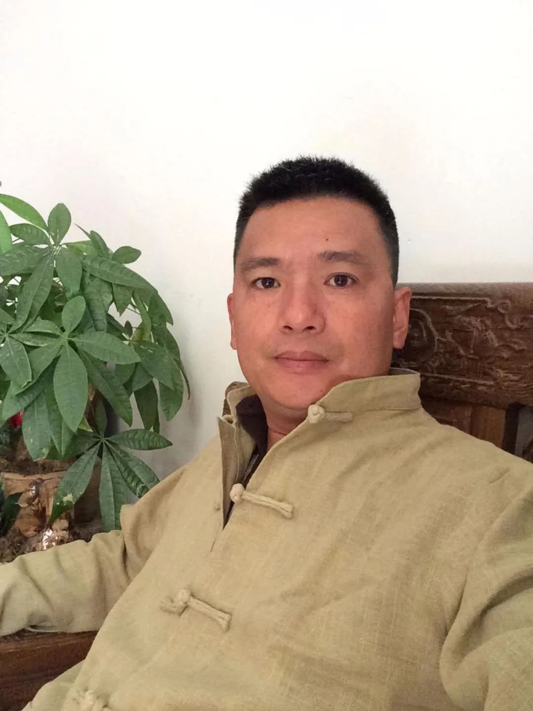 千古巨星正在煎茶，此时菊黄秋高、山寺清幽