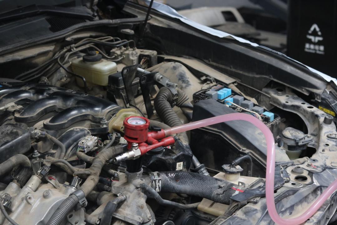 皇冠3.0经典老车翻新复活视频,13代皇冠全车翻新泉州地区