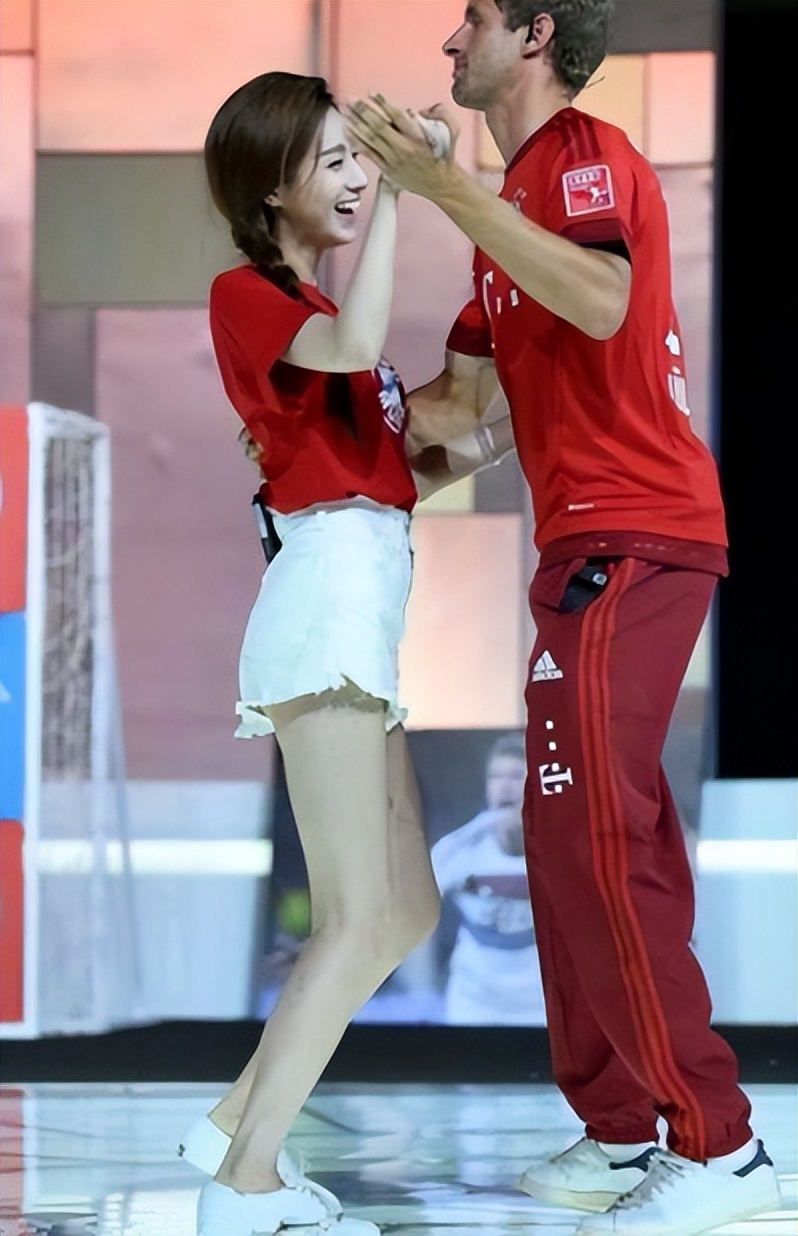 春晚新主持人马凡舒视频,春晚主持人马凡舒妆容解析