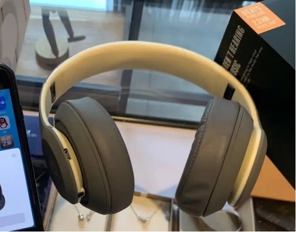 降噪耳机和隔音耳罩哪个好,像降噪耳塞式的耳机