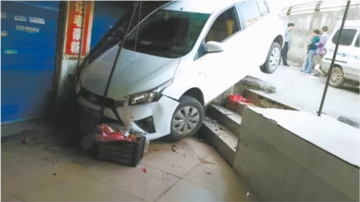 老司机各种路段踩刹车技巧,老司机刹车技巧视频