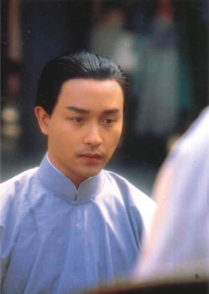 瘸腿妻子被日军割胸而死，男人拿出祖传大刀，砍下日军脑袋祭祖