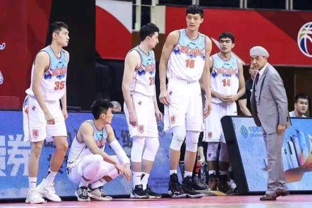 勇士官宣19人名单夏季联赛,官宣新疆大外援