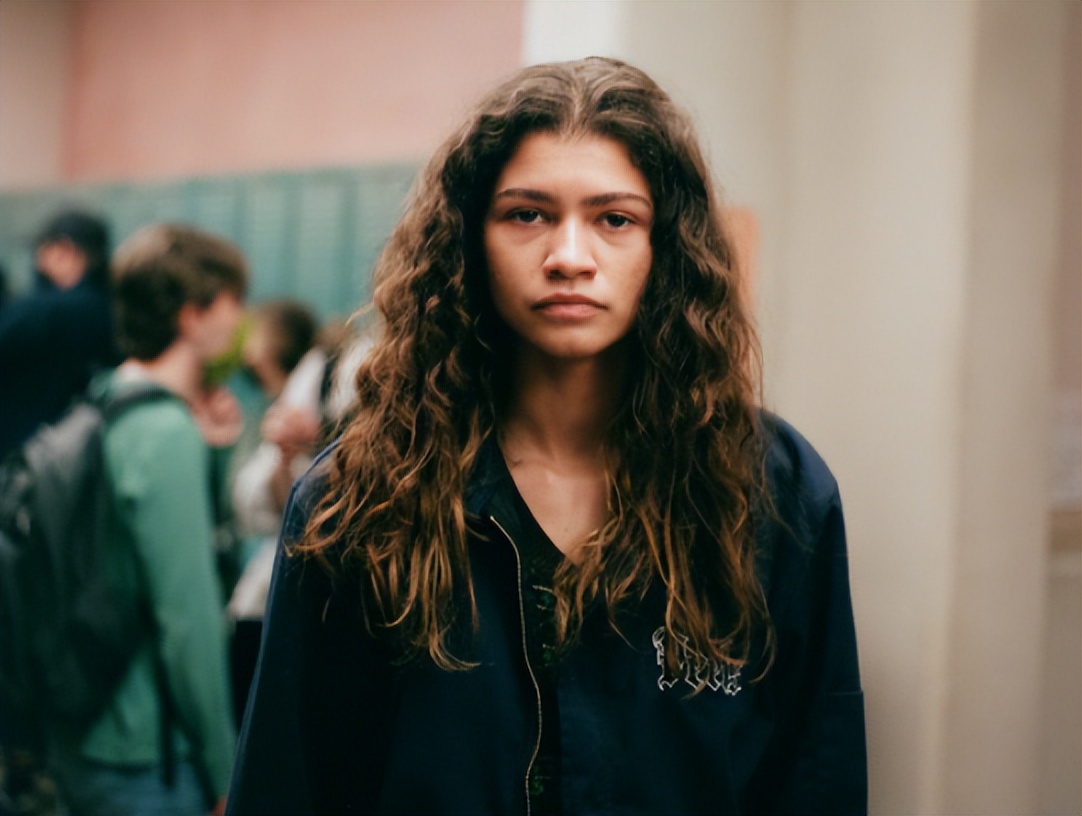 奥斯卡造型太浮夸!有人戴400万钻石手镯,有人胸口仅一条布带