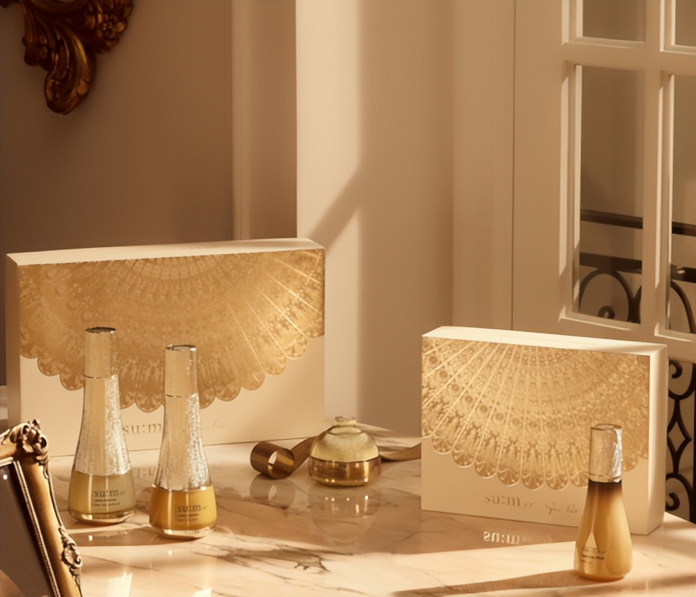 苏秘37°重磅携手高定设计师郭培，跨界打造「高定肌」联名系列